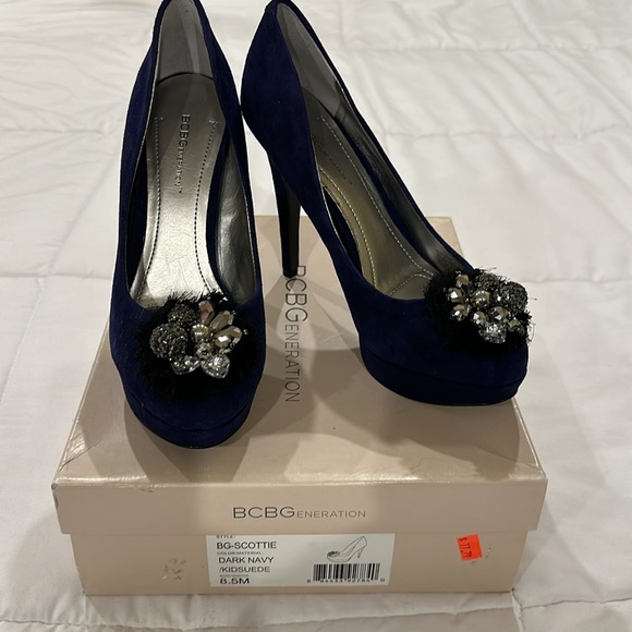 Bcbg blue suede heels 8.5 NIB - Picture 2 of 5